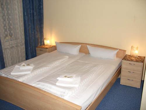 Hotel-Pension Cortina Berlim Quarto foto